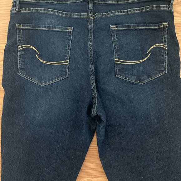 Signature Levis Jeans Women's Size 16S Blue Straight Leg Slim High Rise Pants - Picture 5 of 15